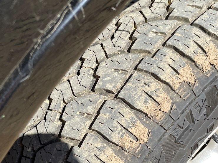 2004-ford-explorer-image-95