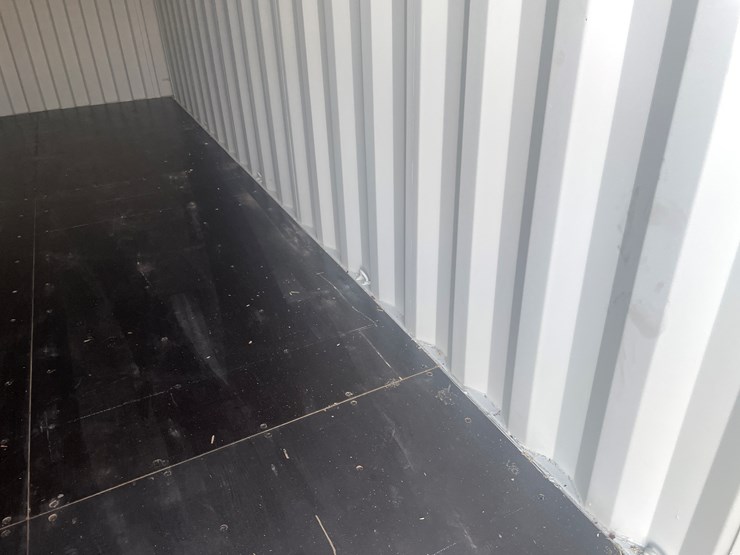 #303-•-20'-shipping-container-image-13