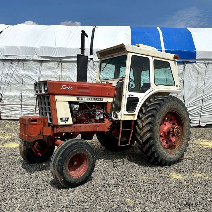 1971 INTERNATIONAL 1066