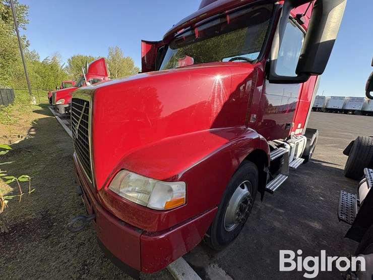 2015-volvo-vnm42t-truck-tractor-image-18