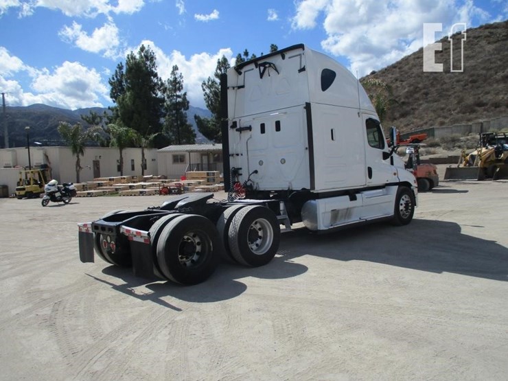 2012-freightliner-cascadia-125-image-3