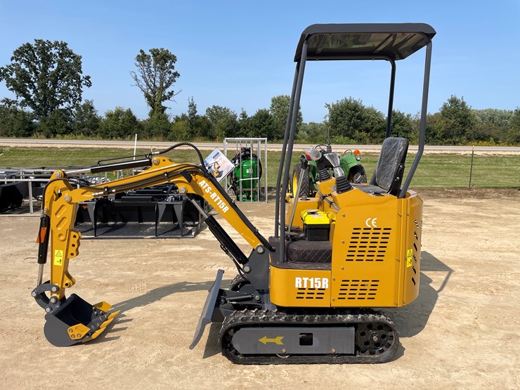 #210-•-new-rt15r-mini-excavator-image-2