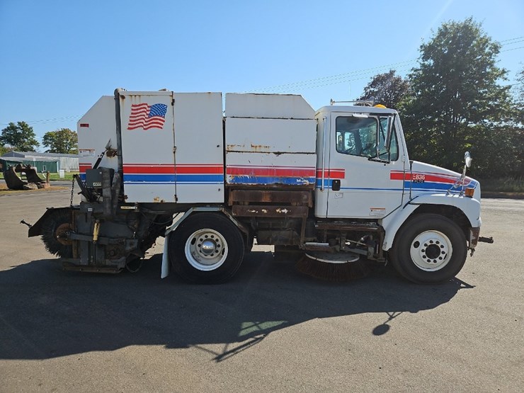 2003-freightliner-fl70-image-6