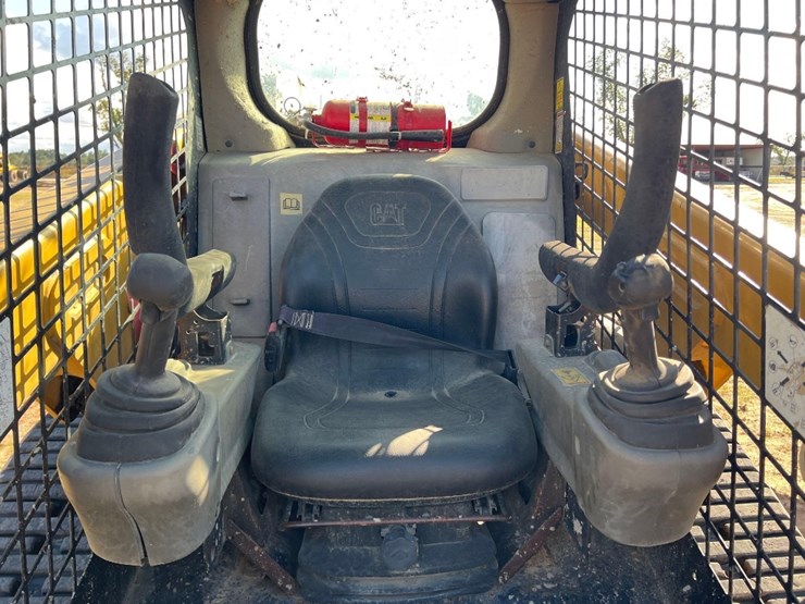 2017-caterpillar-249d-image-21