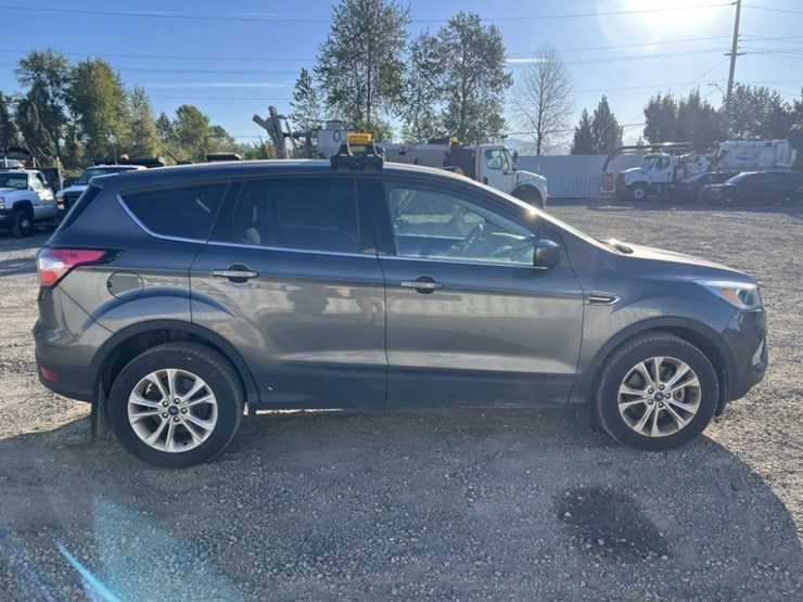 2017-ford-escape-image-3