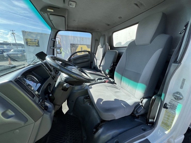 2013-isuzu-nrr-image-30