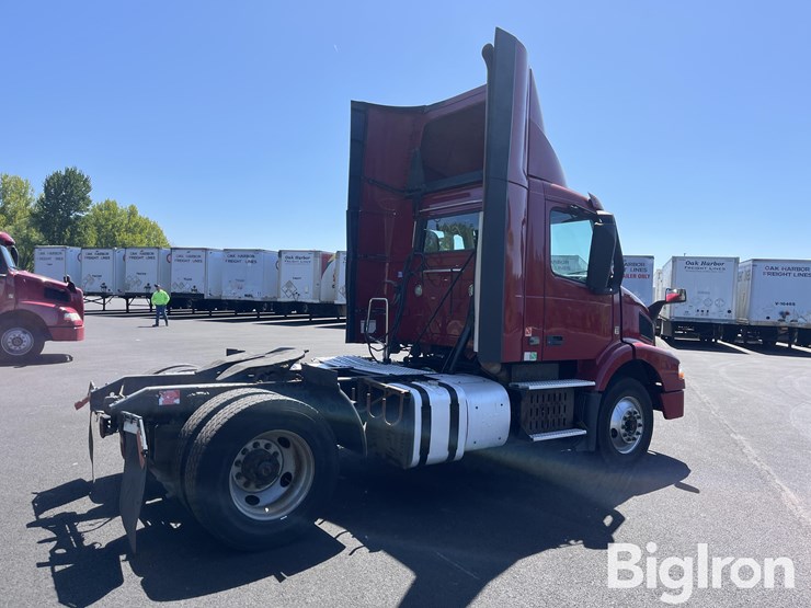 2016-volvo-vnm42t-truck-tractor-image-5