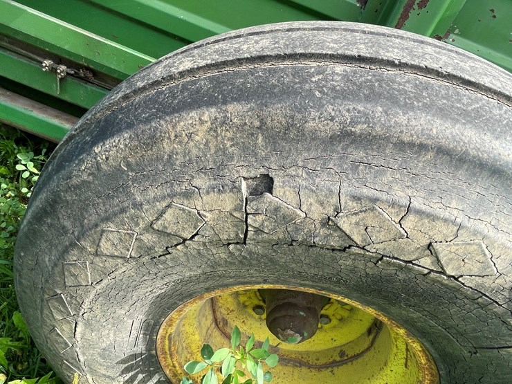 john-deere-200-image-27