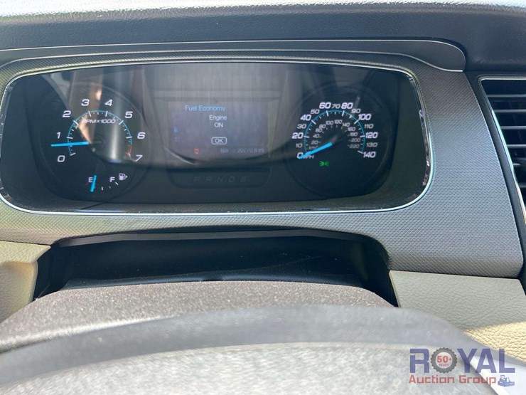 2015-ford-taurus-se-sedan-image-11