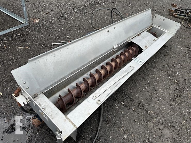 swenson-96"-stainless-tailgate-salt-spreader-13-image-5