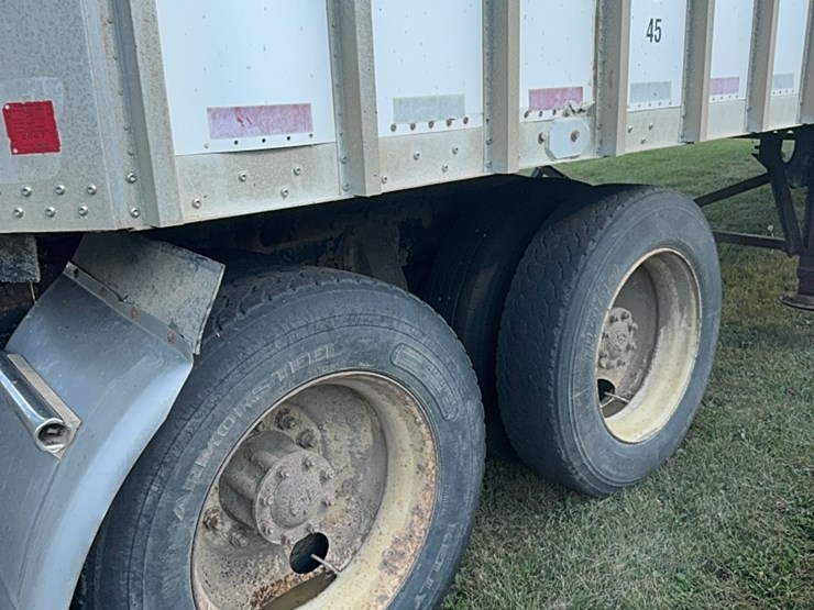 41’-rr-live-bottom-grain-trailer,-has-roll-tarp-image-29