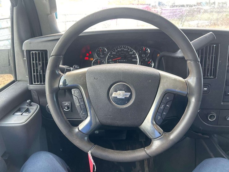 2019-chevrolet-express-2500-cargo-van-image-13