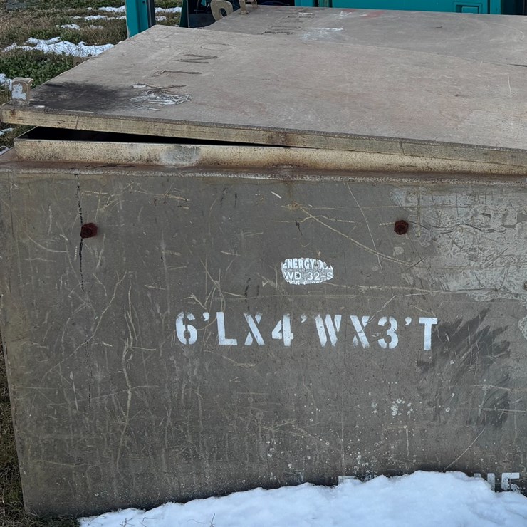 #124 • LAYDOWN ALUMINUM TOOLBOX