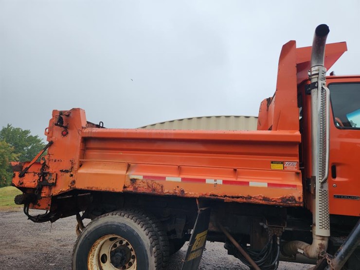 #1648-•-2001-sterling-single-axle-patrol-truck-image-48