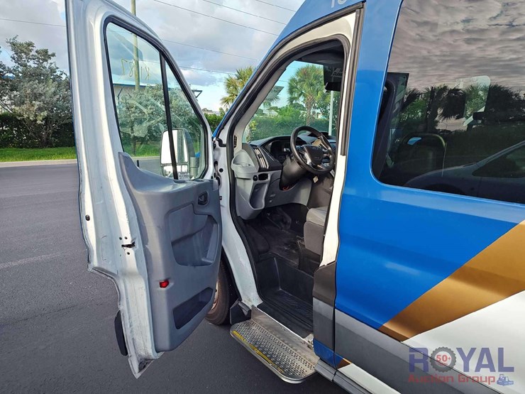 2017-ford-transit-image-36