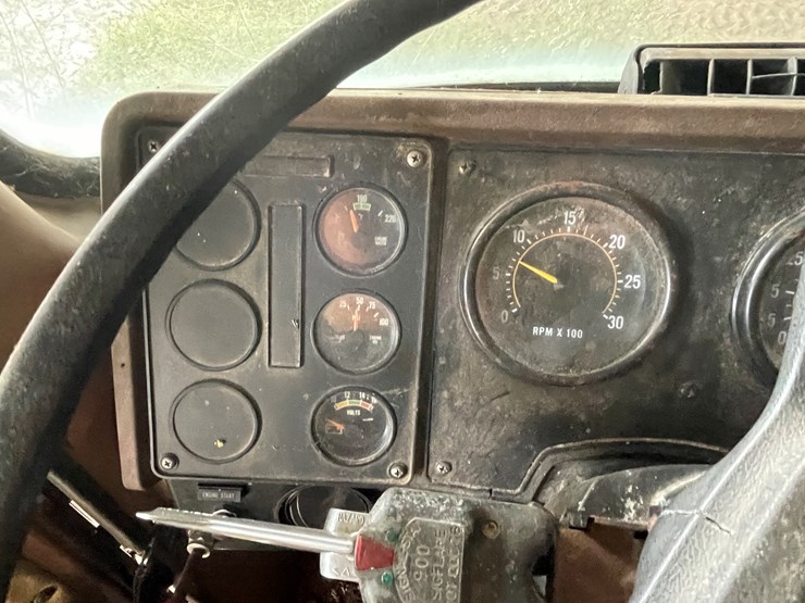 #4485-•-1981-international-cof-9670-grain-truck-(no-title)-image-41