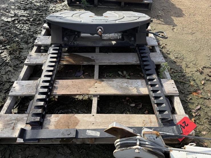 #2110-•-holland-fw35-5th-wheel-plate-image-3