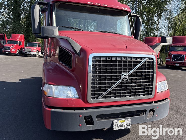 2015-volvo-vnm42t-truck-tractor-image-10