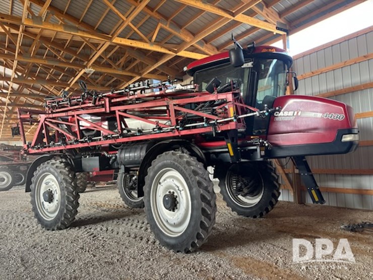 2012-case-ih-patriot-4430-image-1
