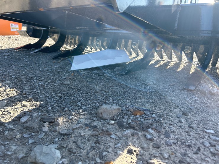 #73-•-6-shank-skid-steer-ripper-image-3