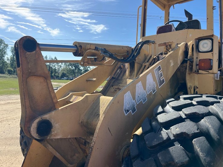 1993-deere-444e-image-14