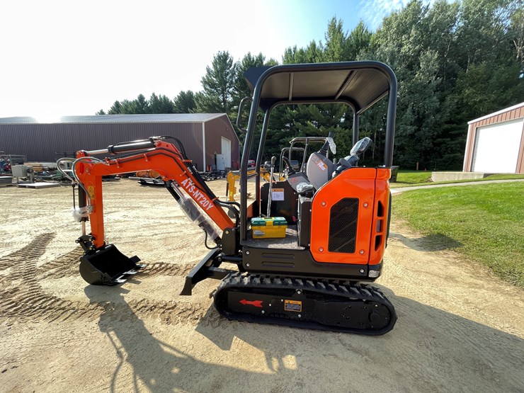 #201-•-new-nt20y-mini-excavator-image-2