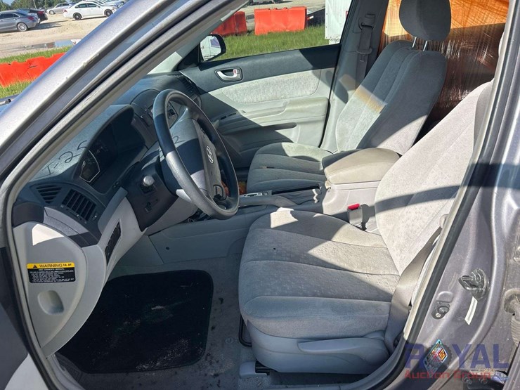 2007-hyundai-sonata-gls-sedan-image-12