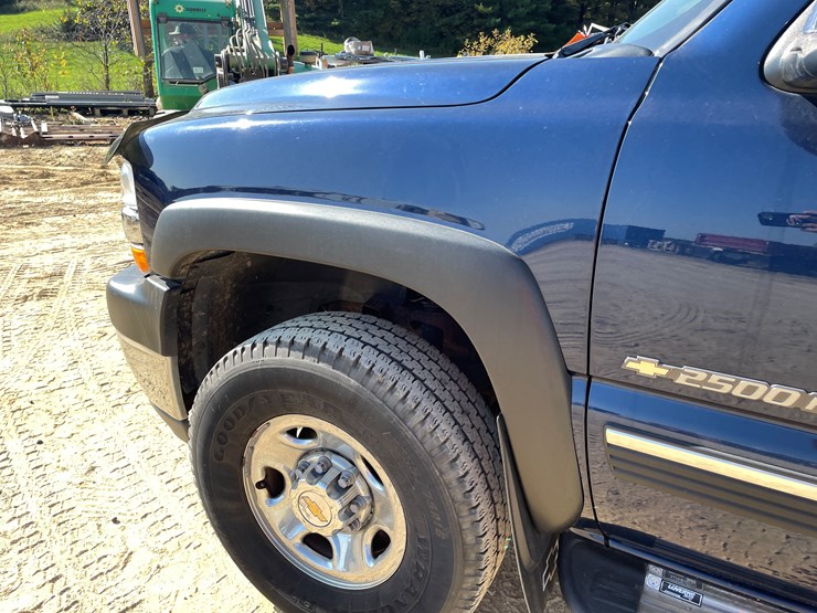 2002-chevrolet-silverado-2500hd-image-28