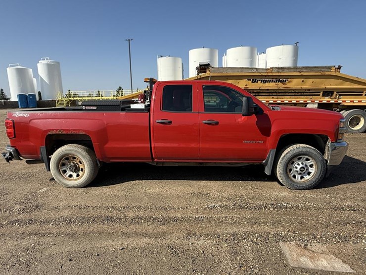 #2114-•-2015-chevrolet-silverado-2500hd-4x4-pickup-truck-image-4