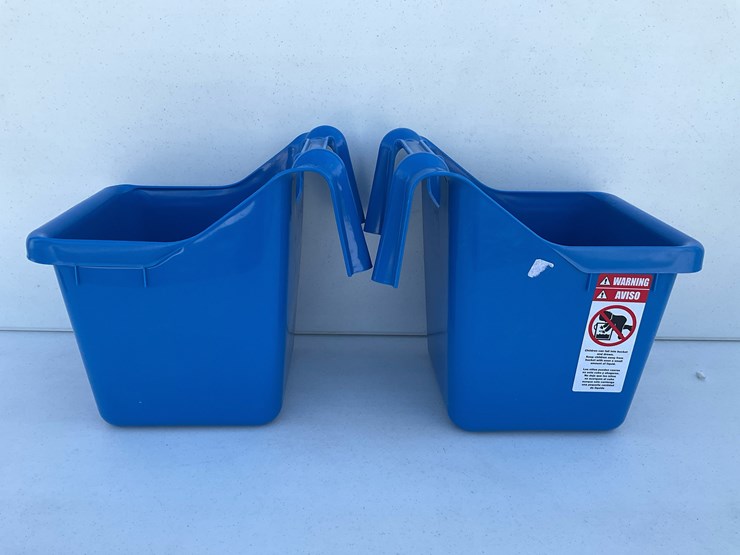 #1528-•-16-qt-fence-feeder-bucket-image-3