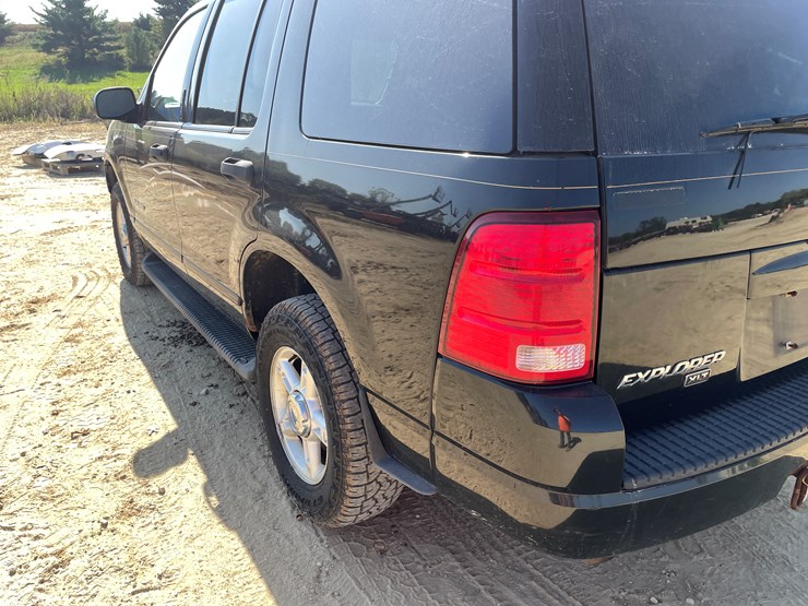 2004-ford-explorer-image-27