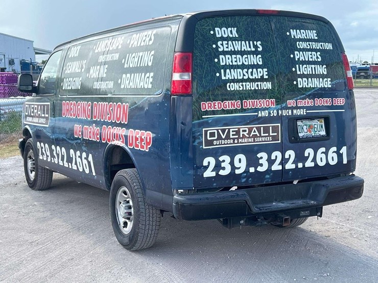 2019-chevrolet-express-2500-cargo-van-image-4