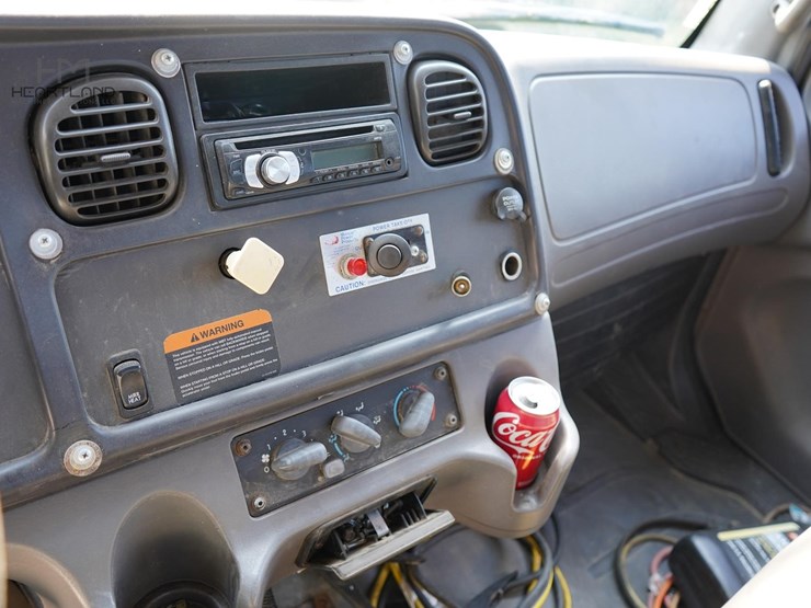 2007-freightliner-business-class-m2-106-image-6
