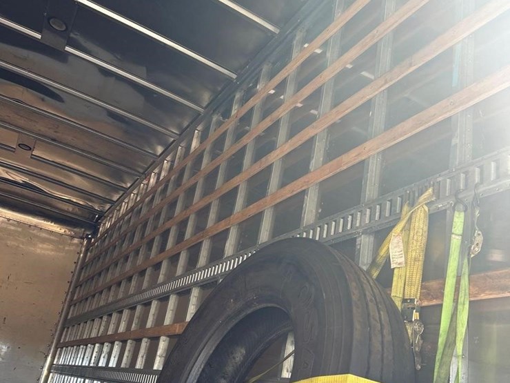 2019-hino-268-image-31