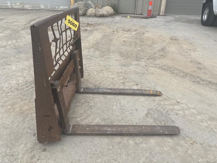 #5060-•-approx-40"-bobcat-skid-steer-forks-image-1