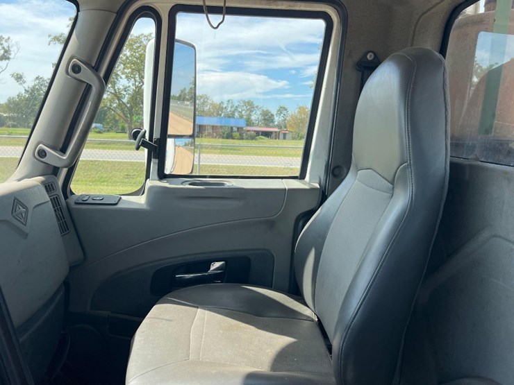 2011-international-prostar-+122-6x4-daycab-road-tr-image-28