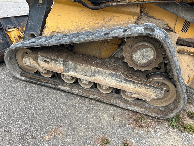 deere-329e-image-10