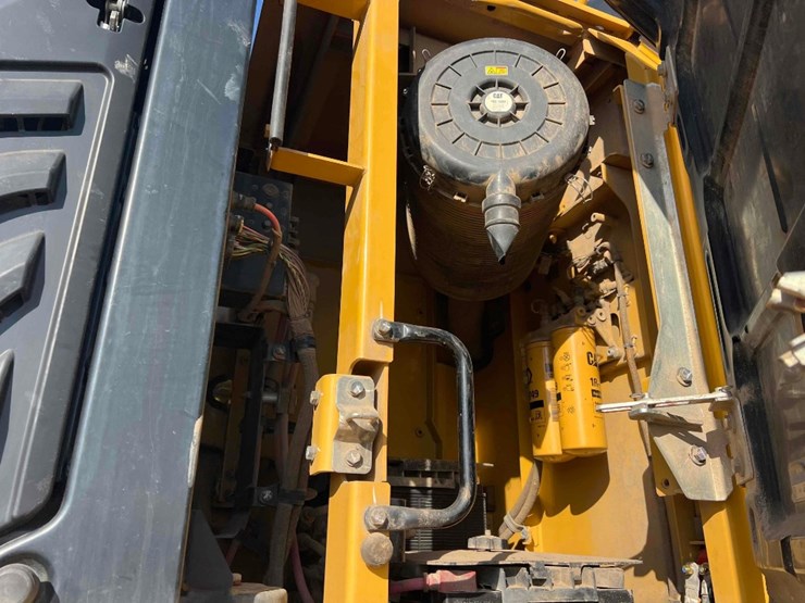 2016-caterpillar-336fl-image-5