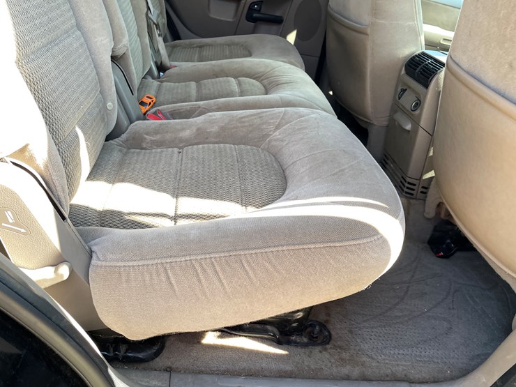 2004-ford-explorer-image-50