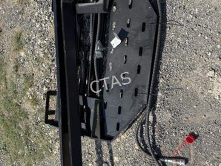 #101-•-skid-steer-hydraulic-side-shift-forks-image-3