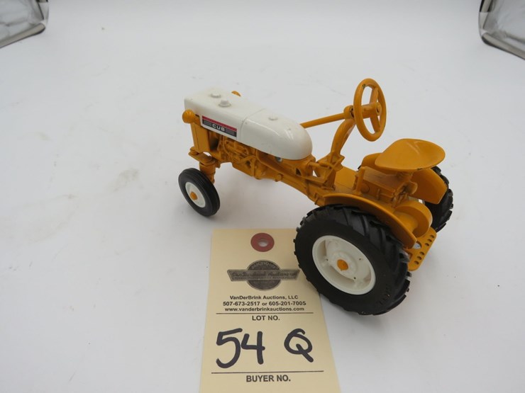ertl-international-harvester-cub-1/16th-scale-toy-tractor-image-2