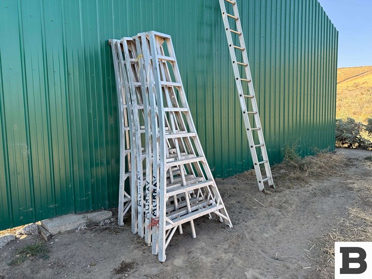 8'-aluminum-orchard-ladders-image-1
