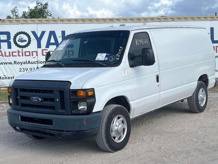 2013-ford-e-350-cargo-van-image-1
