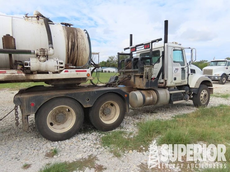 (x)-(12-3)-2011-mack-gu713-t/a-winch-truck,-vin-1m-image-3