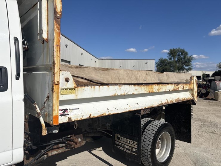 #5081-•-2005-gmc-c4500-4x4-single-axle-dump-truck-image-11