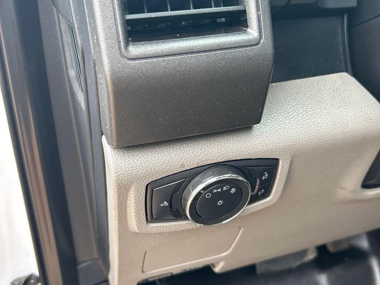 2019-ford-f350-sd-xl-image-27