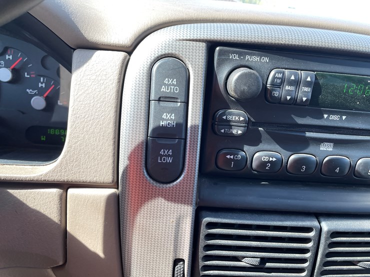 2004-ford-explorer-image-62
