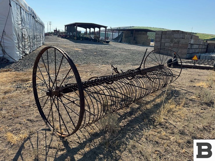 antique-hay-rake-image-3