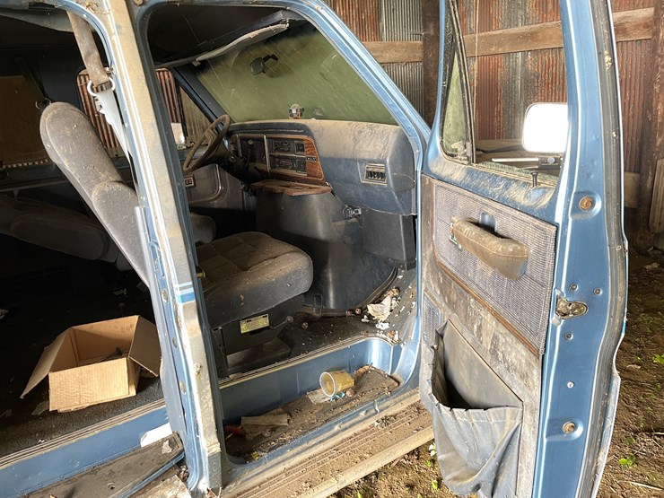 #4481-•-1991-ford-econoline-van-(title-in-delay)-image-7