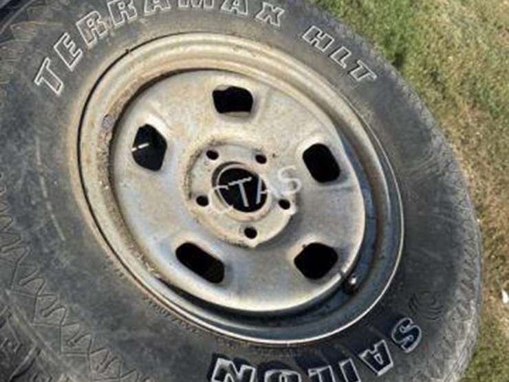 #136-•-(5)-8-lug-rims---275/65r18-image-3